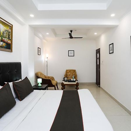 فندق Collection O Residency Near Dwarka Sector 21 Metro Station Kapas Hera المظهر الخارجي الصورة